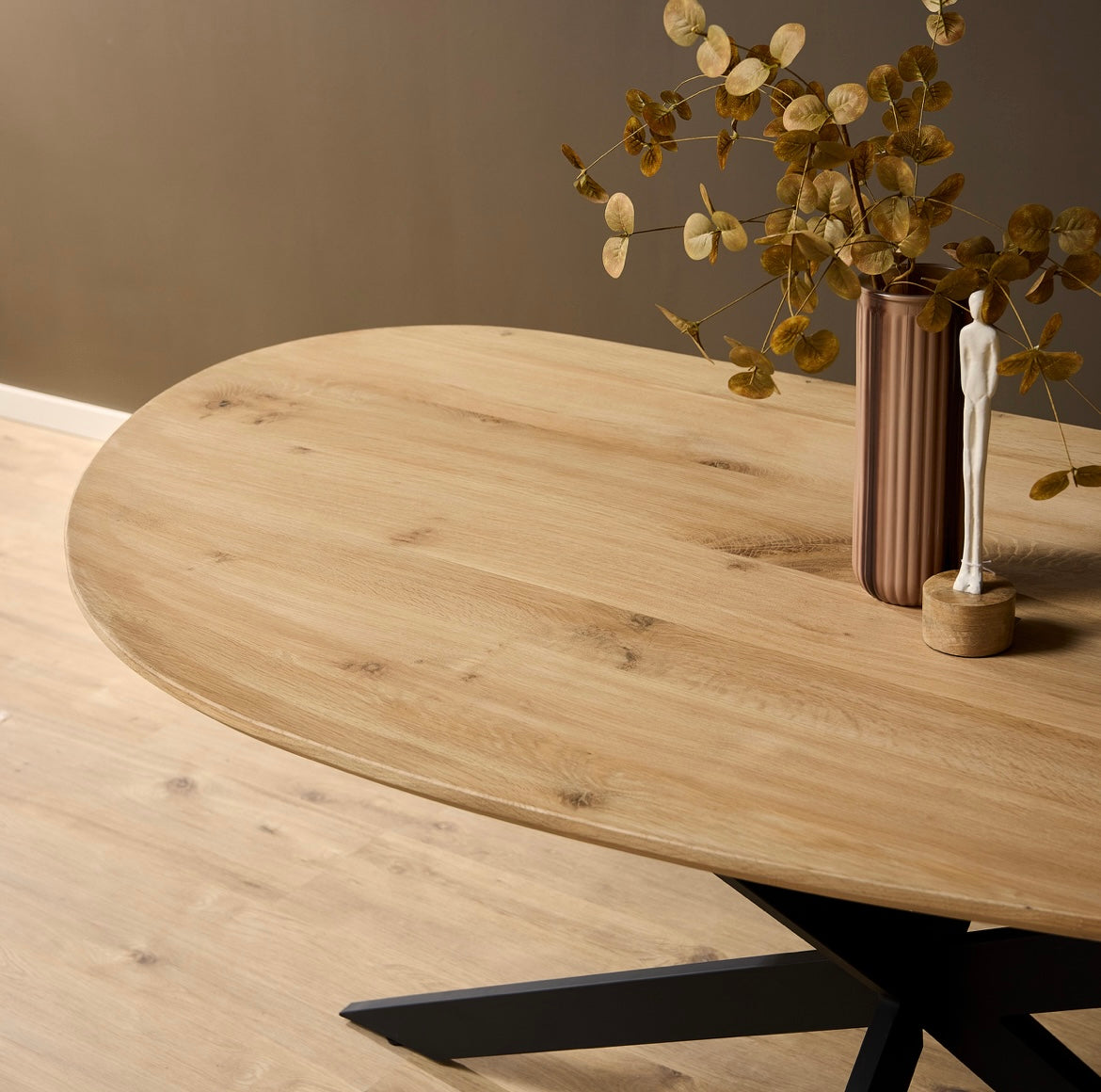 Organische vorm eiken tafel incl. matrix onderstel
